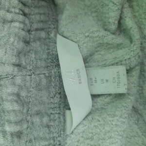 Trenerka H&M, vel. M, donji deo - Slika 4