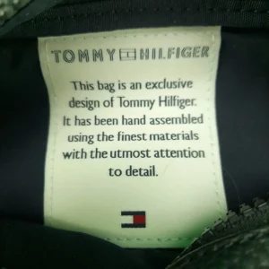 Torbica, pederuša Tommy Hilfiger, oko struka - Slika 4