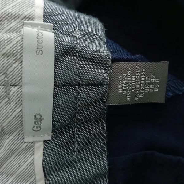 Pantalone Gap — etiketa-brend