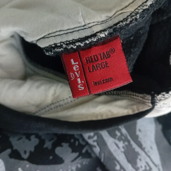 Levis duks sa kapuljačom 3 Levis duks sa kapuljačom — etiketa-brend